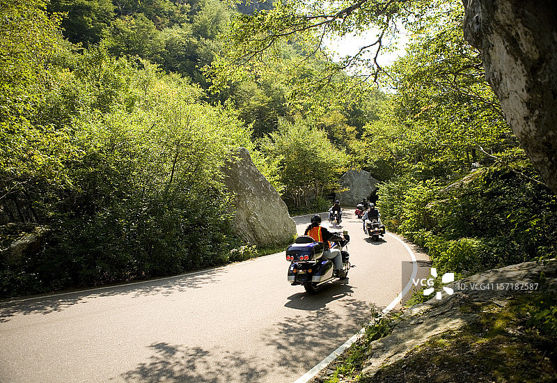 山中的摩托车图片素材