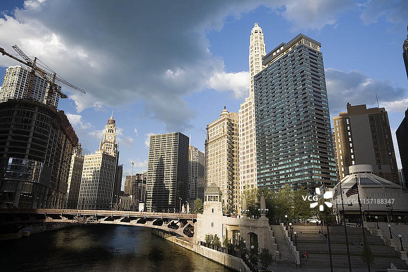 芝加哥的沃巴什大街桥和瓦克大道图片素材