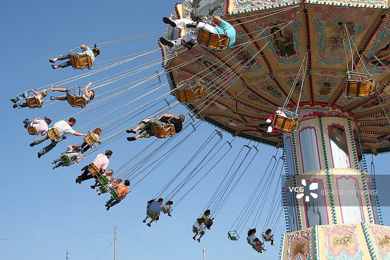 游乐园里的旋转木马图片素材