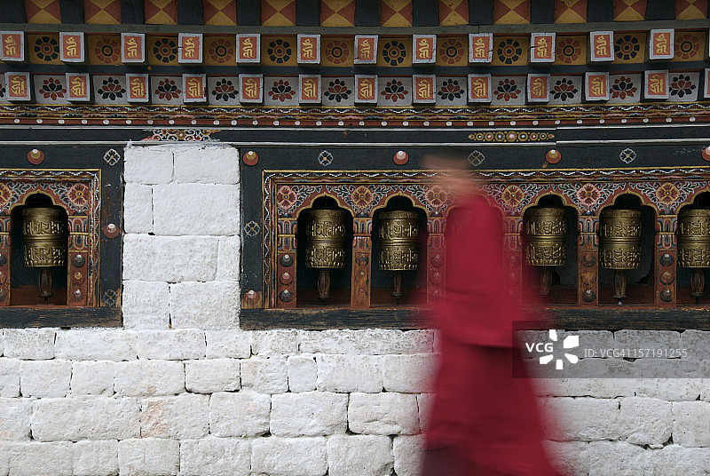 僧侣与祈祷轮图片素材