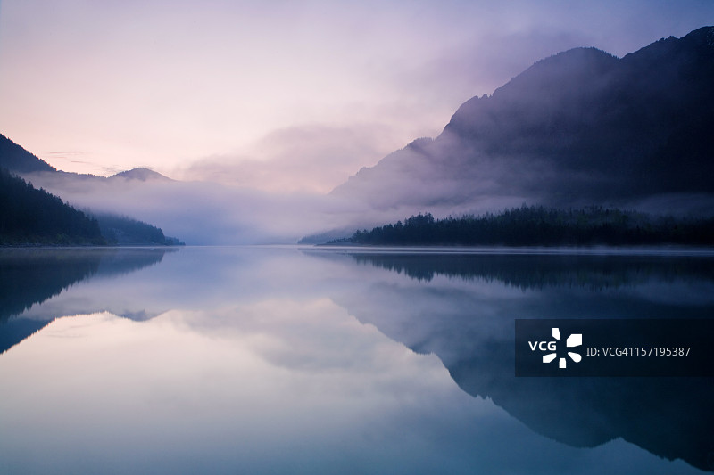 普兰湖的早晨图片素材