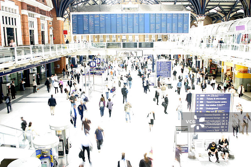 繁忙的火车站图片素材