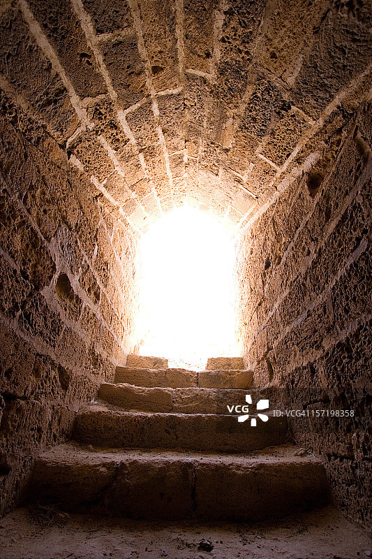 隧道尽头的光图片素材