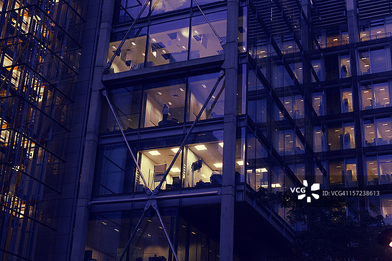 工作到很晚图片素材