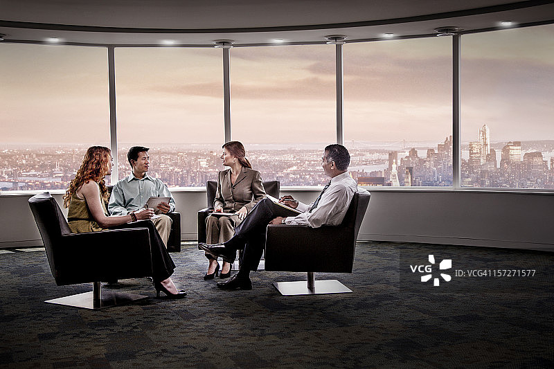 以城市景观为背景的商务会议图片素材