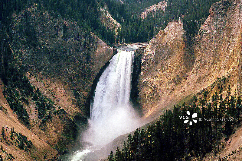 黄石大峡谷的黄石瀑布图片素材