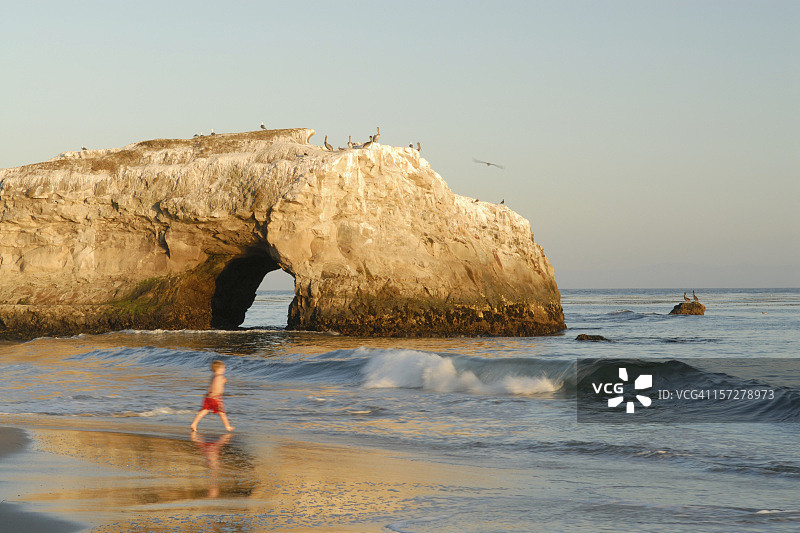 走向水边图片素材