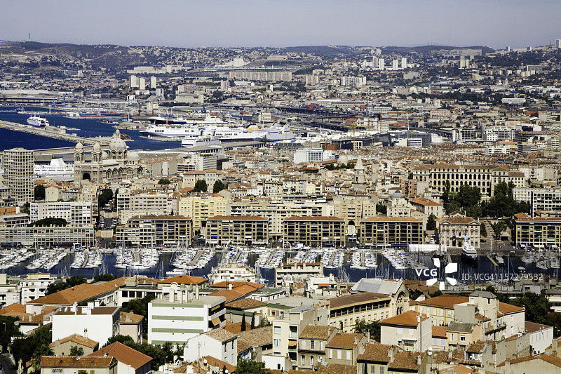 从守护圣母圣殿山丘俯瞰马赛图片素材