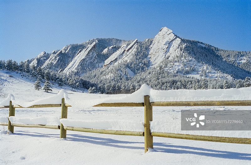 冬季熨斗山图片素材