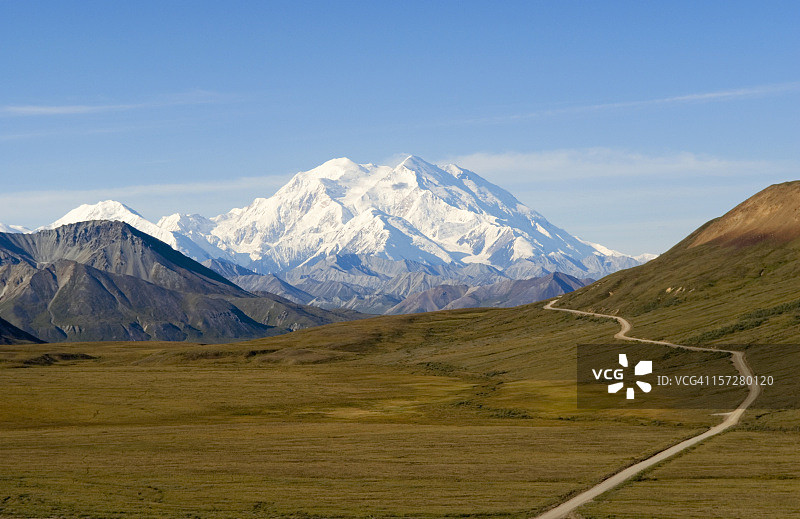 阿拉斯加美丽的德纳利山之路图片素材