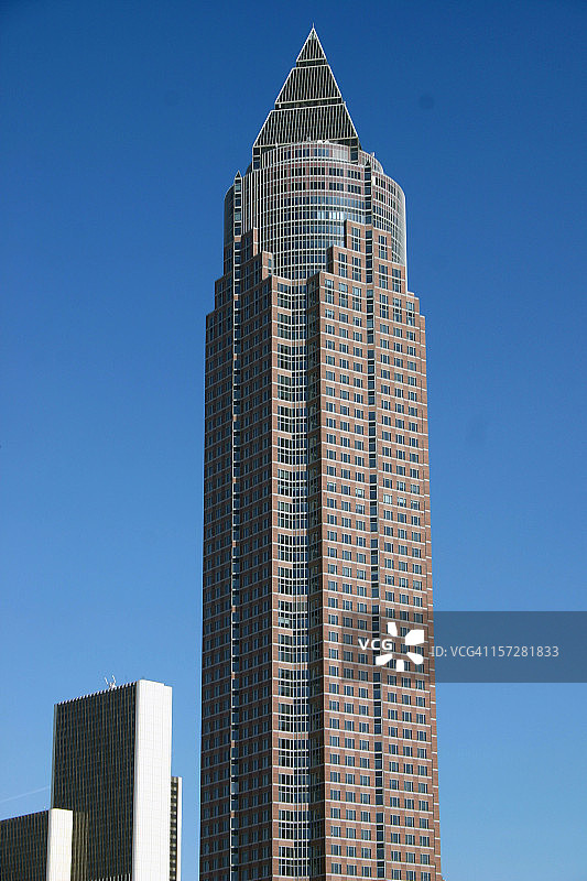 摩天大楼和蓝天图片素材