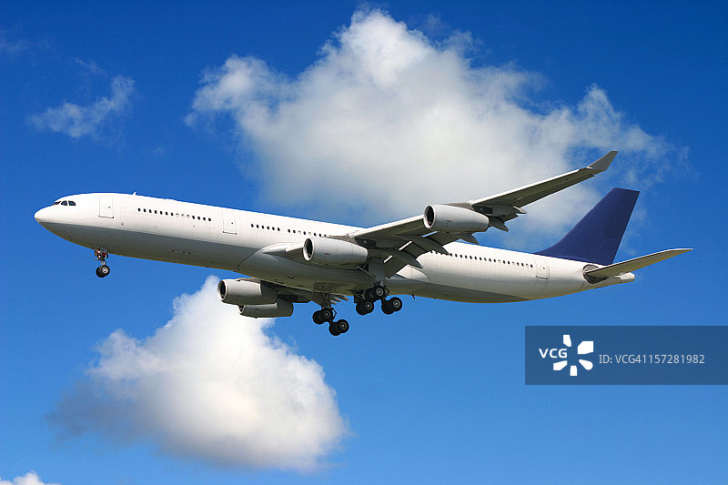 飞机和蓝天图片素材