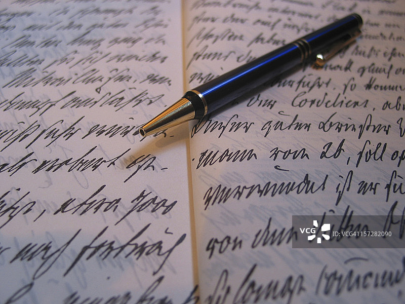 手写信件与铅笔图片素材