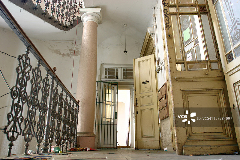 空置的公寓楼图片素材