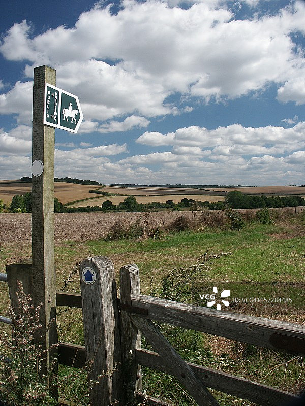 乡村骑行图片素材