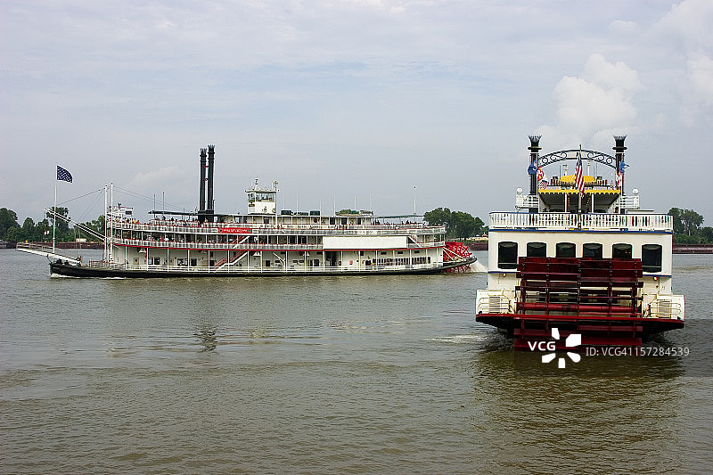密西西比河上的轮船图片素材