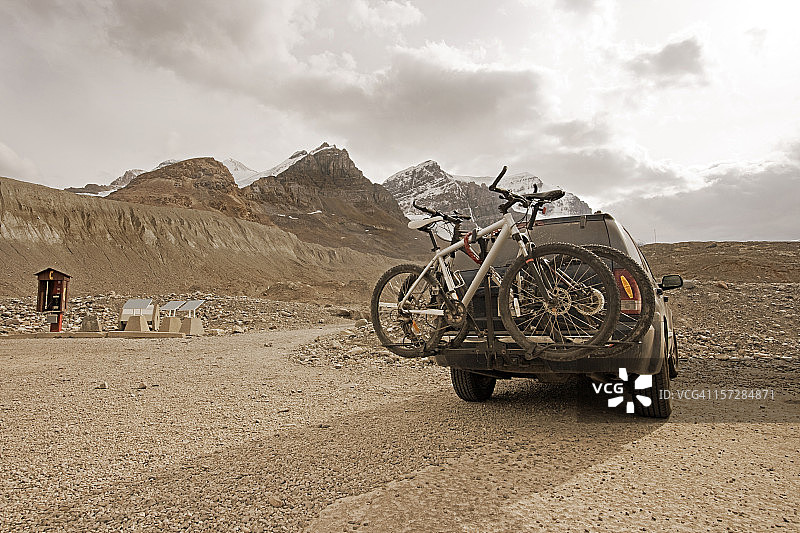 山中探险图片素材