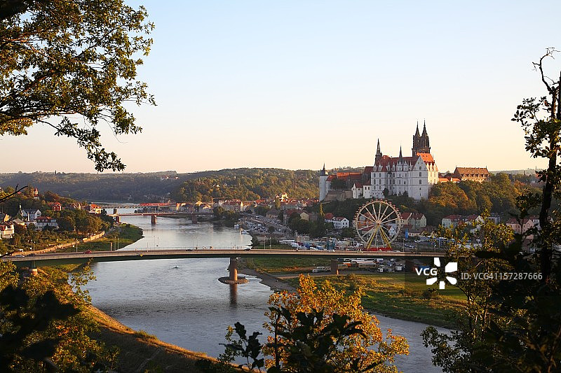 萨克森迈森阿尔布雷希茨堡桥秋景图片素材