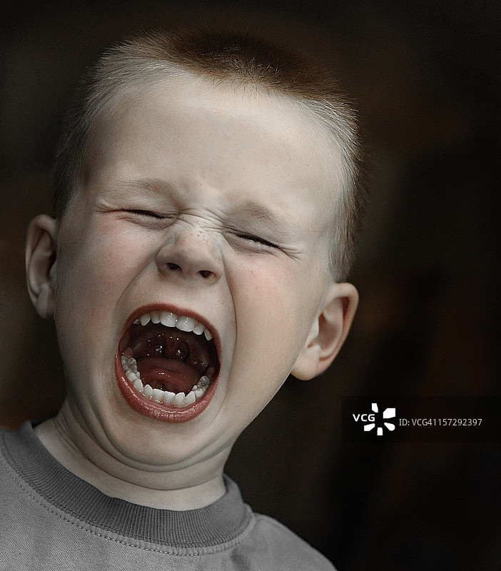 愤怒的小孩-编辑版图片素材
