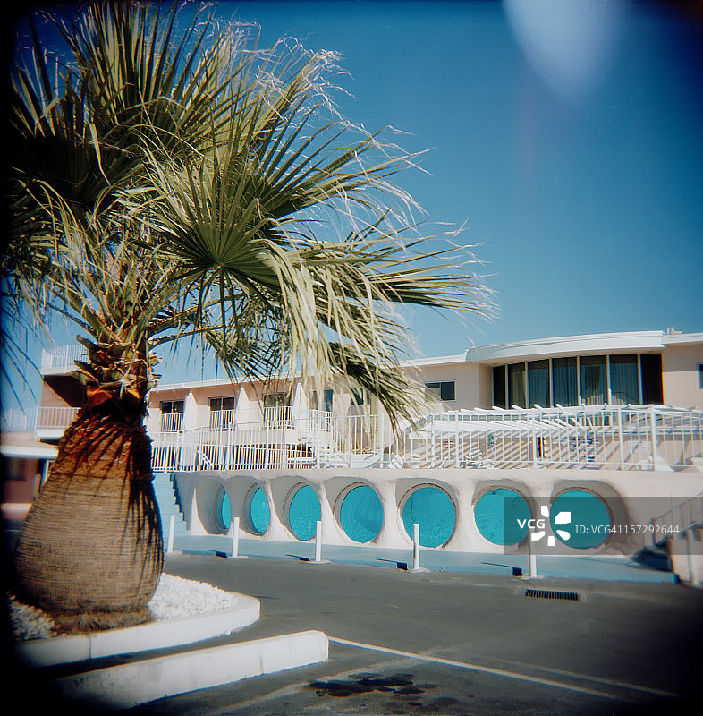 拉斯维加斯玻璃泳池汽车旅馆，内华达州，复古，方形图片素材