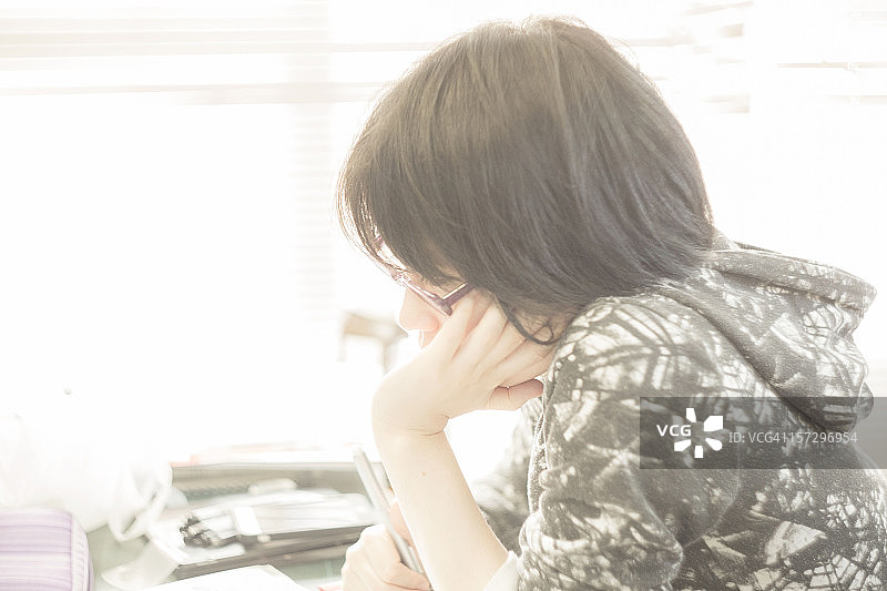 学习中的女孩图片素材