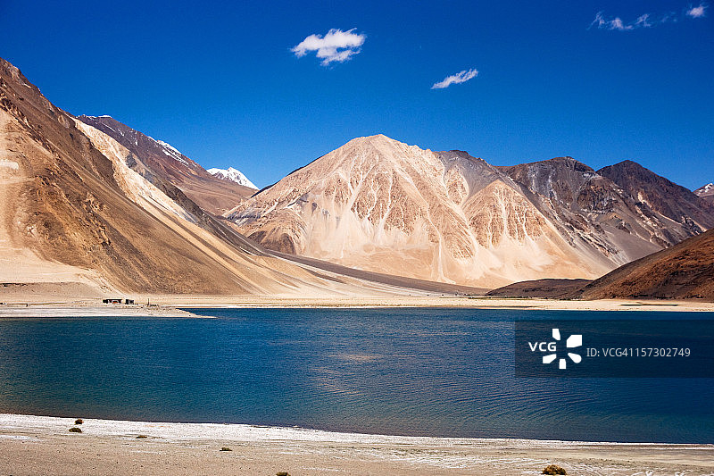 喜马拉雅山脉的班公湖图片素材
