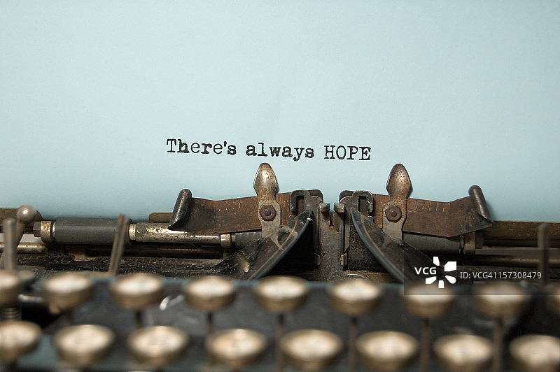 古董打字机上的希望图片素材