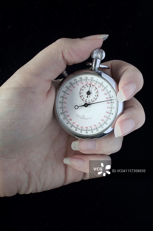 女人手中的老式秒表图片素材