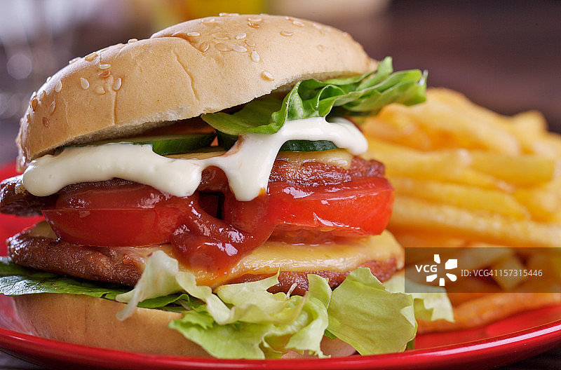 新鲜汉堡与薯条图片素材