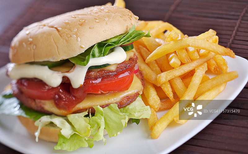 新鲜汉堡与薯条图片素材
