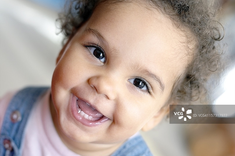 微笑的婴儿图片素材