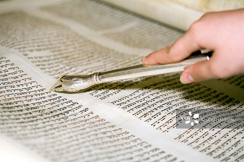 阅读《妥拉》图片素材