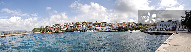 希腊伯罗奔尼撒半岛皮洛斯小镇全景图片素材