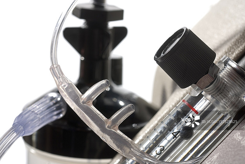 医用制氧机、流量计、鼻导管和储水罐图片素材