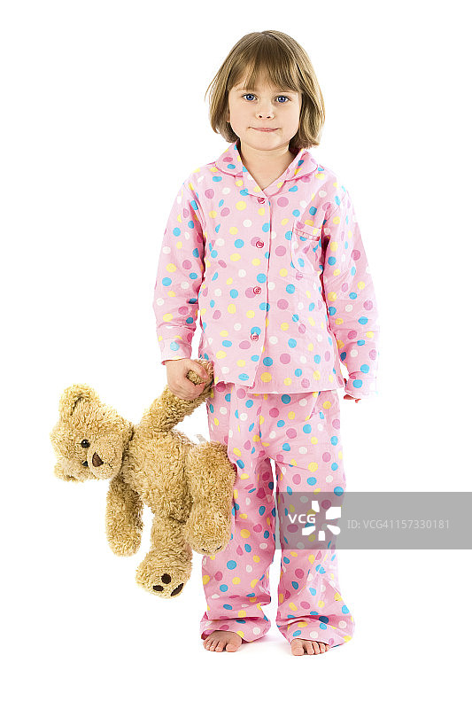 穿着睡衣、抱着泰迪熊的年轻女孩图片素材