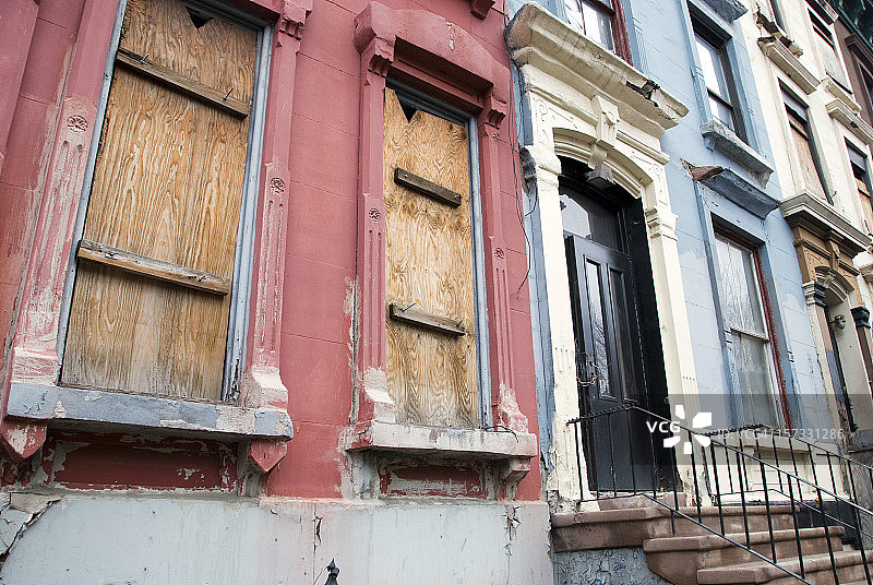 用木板封起来的房屋图片素材