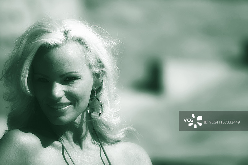 亚麻色头发的美女图片素材