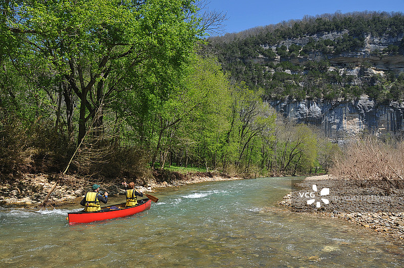 布法罗河上的独木舟图片素材