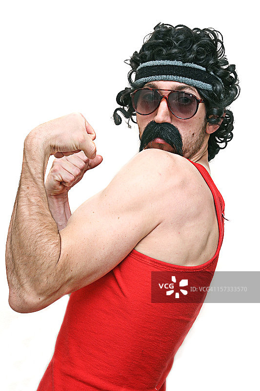 展示肌肉的1980年代男人图片素材