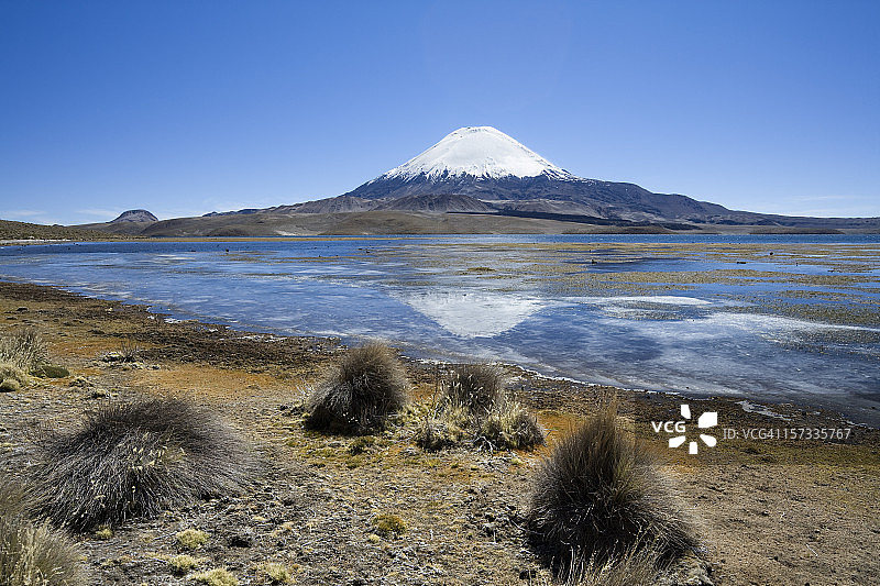 智利高原上的火山图片素材