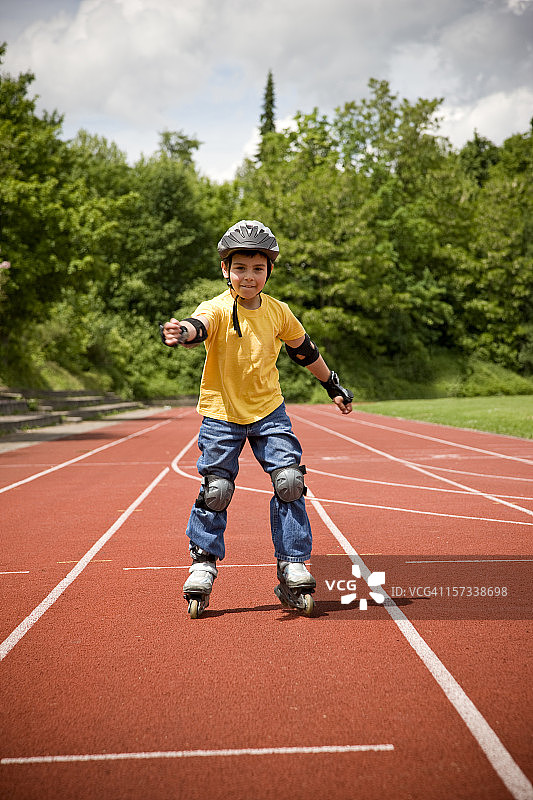 玩轮滑的孩子图片素材
