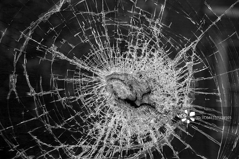 破裂的窗玻璃图片素材