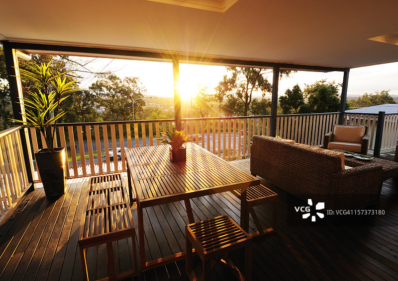 日落时分的阳台图片素材