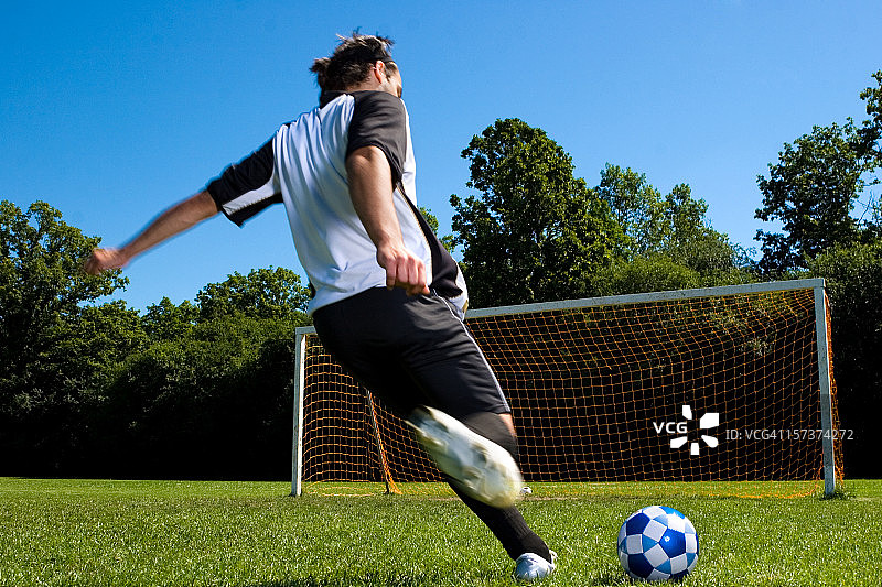 踢球-足球系列图片素材