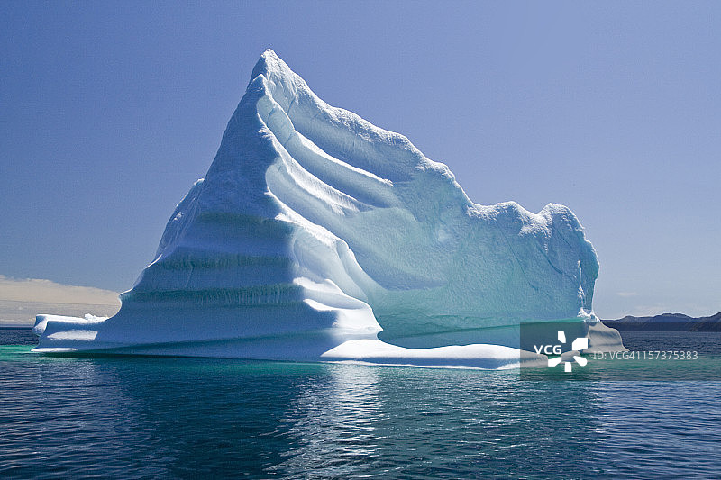 加拿大纽芬兰三位一体湾的冰山图片素材