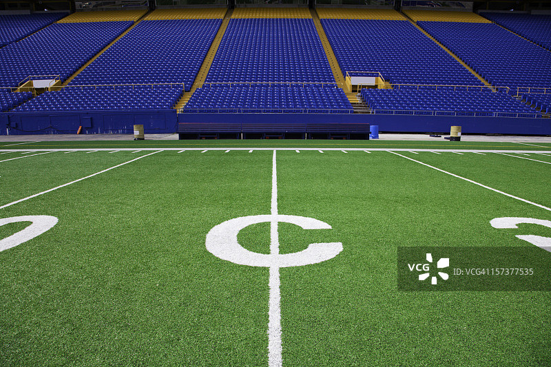 橄榄球球场中线图片素材
