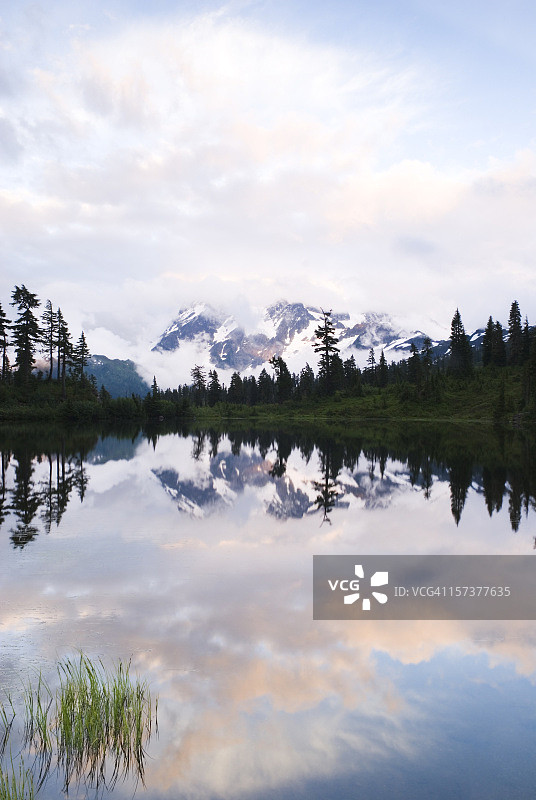 舒克桑山，暴风雨后的傍晚 - IV图片素材