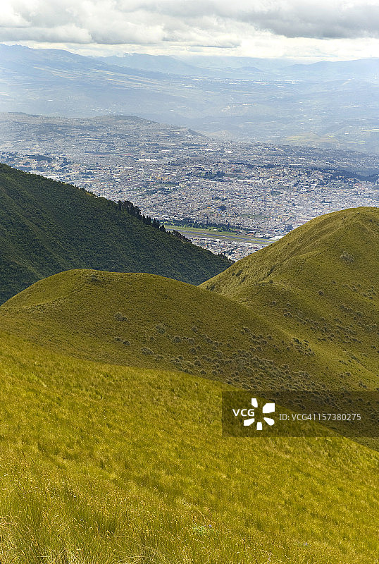 基多上空景色图片素材
