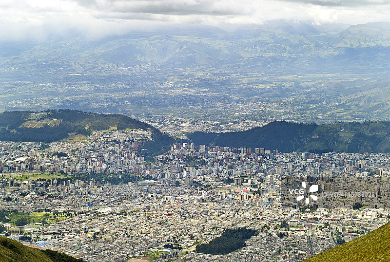 基多上空景色图片素材