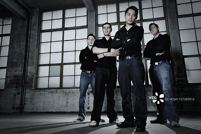 时尚青年男子合影图片素材